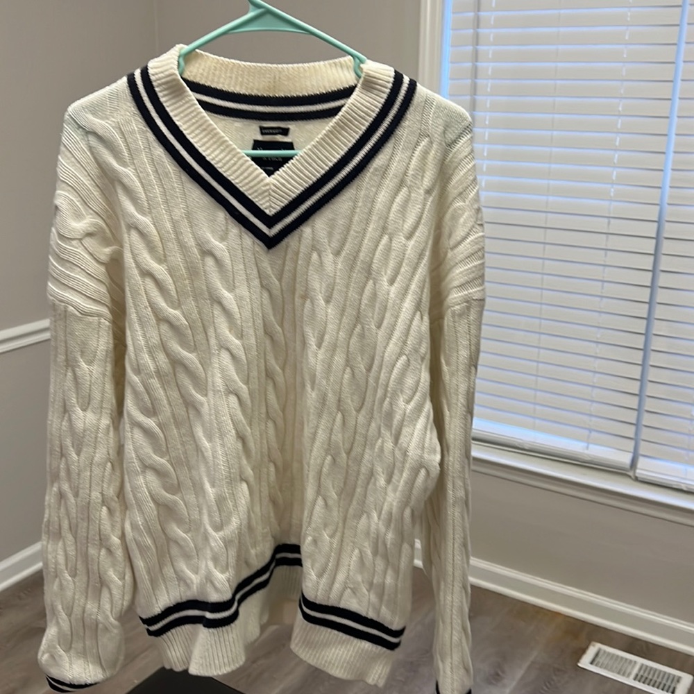 Abercrombie and Fitch women’s v-neck Sweater